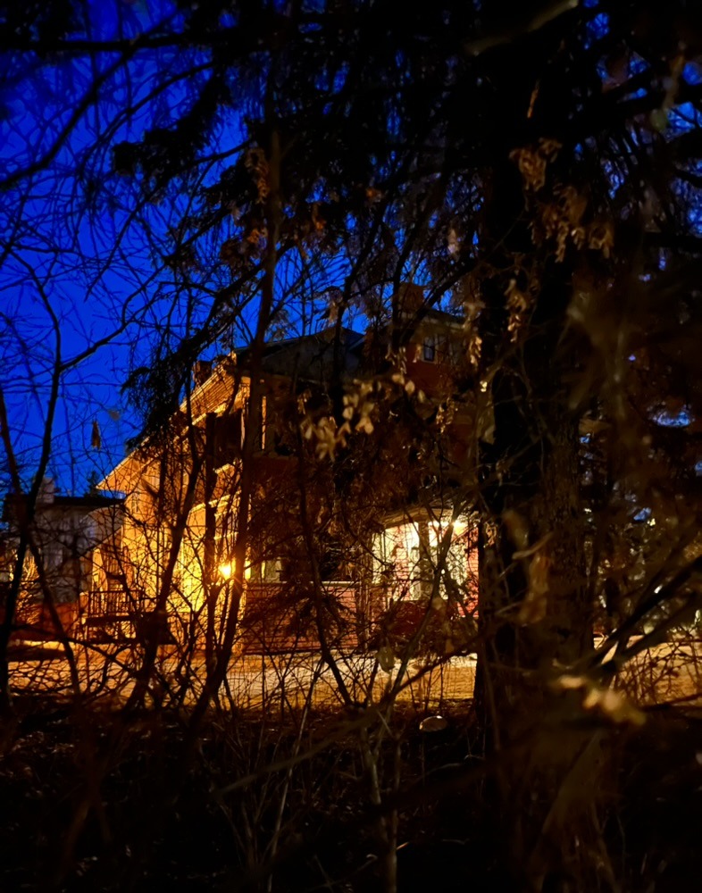 Night view f the Wallbridge Vik Calder residence
Courtesy F. Calder